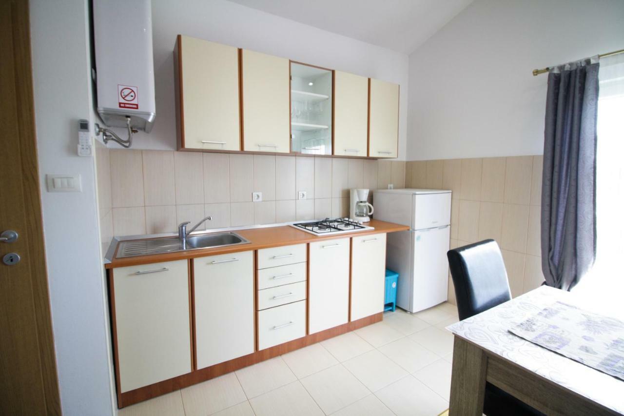 Sebi Apartment 300 M From Beach Ровин Екстериор снимка